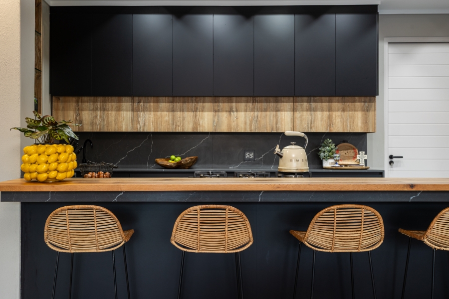 6 Bedroom Property for Sale in Winelands Western Cape